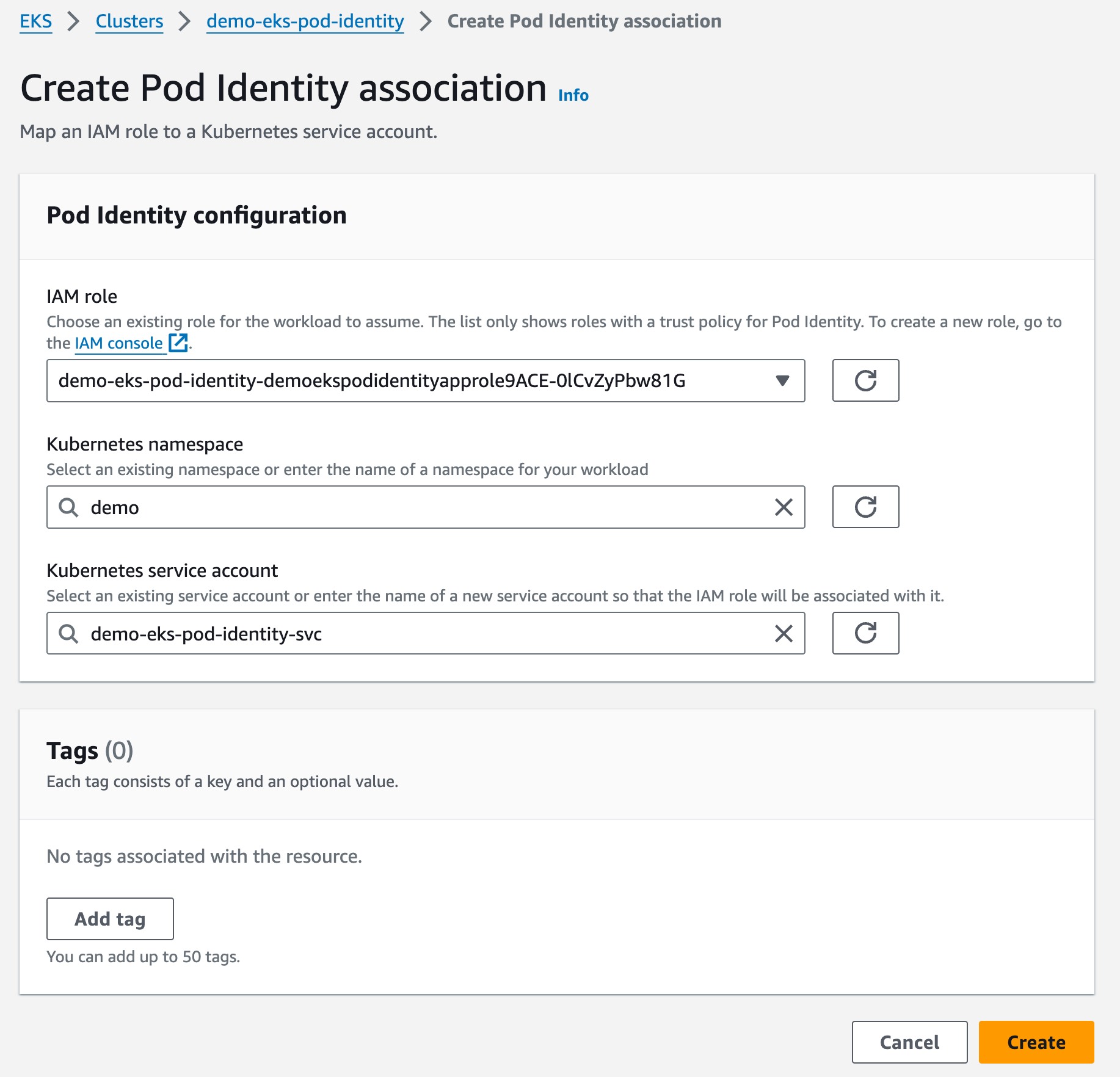 Następnie trzeba przejść do zakładki Access w klastrze EKS. W Pod Identity associations wybierz opcję Create Pod Identity association, aby zmapować swoją rolę IAM na pody Kubernetes.