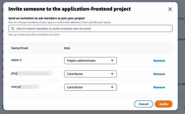 Obecni członkowie przestrzeni Amazon CodeCatalyst lub nowi członkowie korzystający z adresu e-mail mogą zostać zaproszeni do współpracy nad projektem: