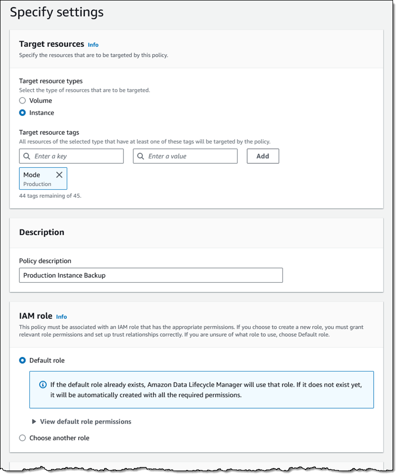 Cel to wszystkie instancje oznaczone Mode of Production. Użyj domyślnej roli IAM (jeśli używasz innej roli, musi ona umożliwiać dostęp do SSM), pozostaw resztę wartości bez zmian i kontynuuj:
