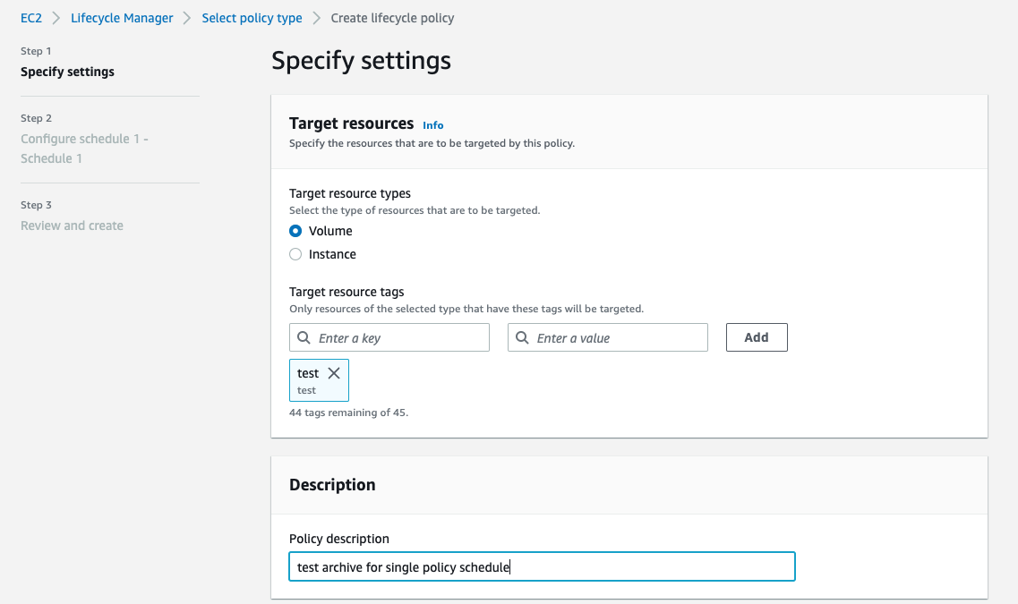 2.	Wybierz typ zasobu jako Wolumen. W polu Cel wprowadź tagi woluminów Amazon EBS, z których chcesz utworzyć migawki EBS. Data Lifecycle Manager używa tagów zasobów do identyfikacji woluminów. Następnie wprowadź krótki opis zasad.