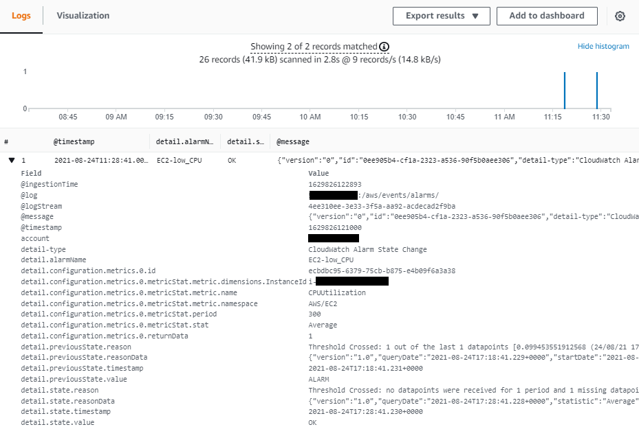 Rysunek 3: Wyniki wyszukiwania Log Insights przedstawiające pełne zdarzenie logu JSON, w tym nazwy pól i wartości.